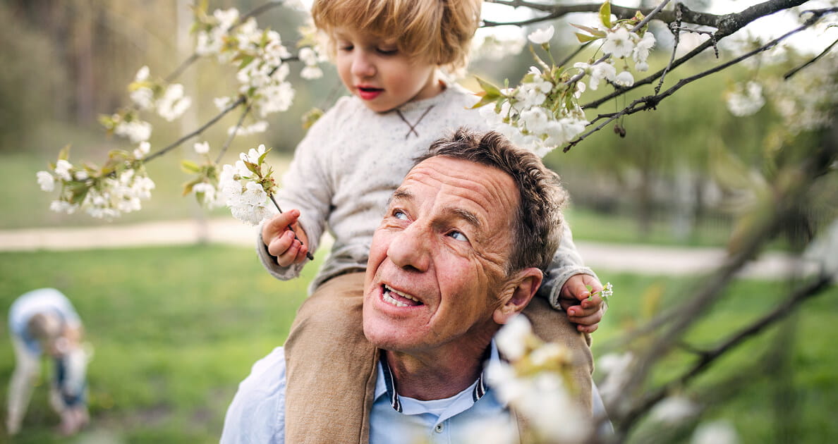 Child on shoulders